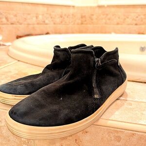 ECCO Soft 7 Low Cut Zip Bootie